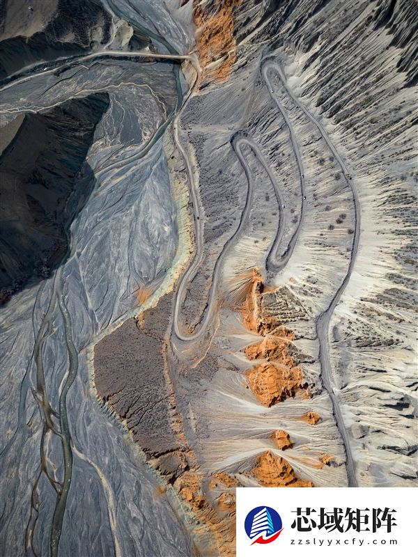 卫星俯瞰人迹罕至的新疆安集海大峡谷：如同七彩画卷