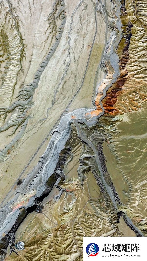 卫星俯瞰人迹罕至的新疆安集海大峡谷：如同七彩画卷