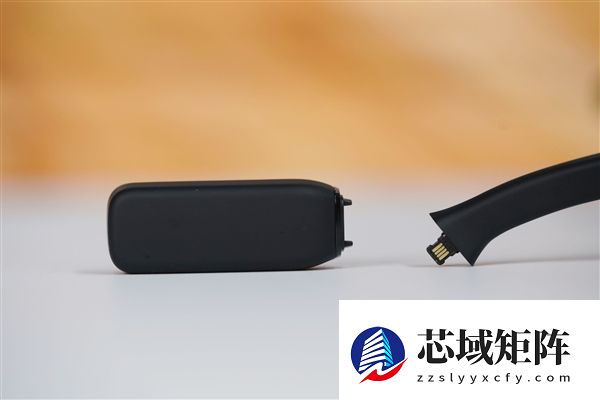 阿里巴巴首款自研旗舰双显AI眼镜！夸克AI眼镜S1图赏