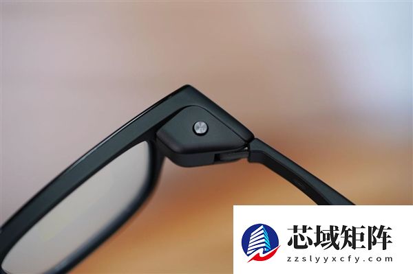 阿里巴巴首款自研旗舰双显AI眼镜！夸克AI眼镜S1图赏