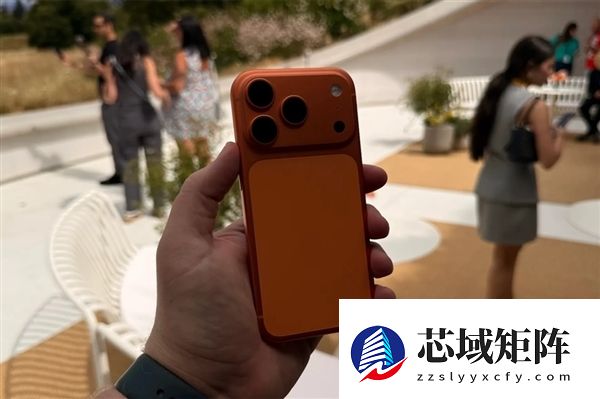 iPhone 17 Pro全程拍摄！库克点赞苹果2025假日短片