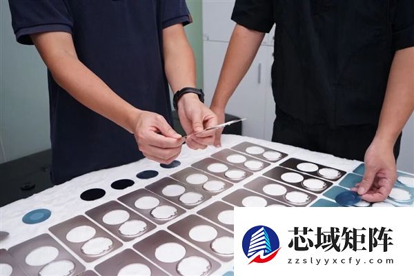 华为Mate 80系列设计师回应双环设计最大困难：铝合金和玻璃纤维拼接