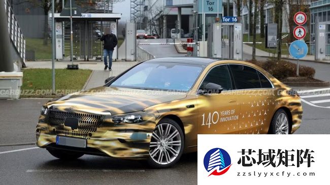 奔驰新 S 级轿车路试图首曝，金色 140 周年纪念版伪装