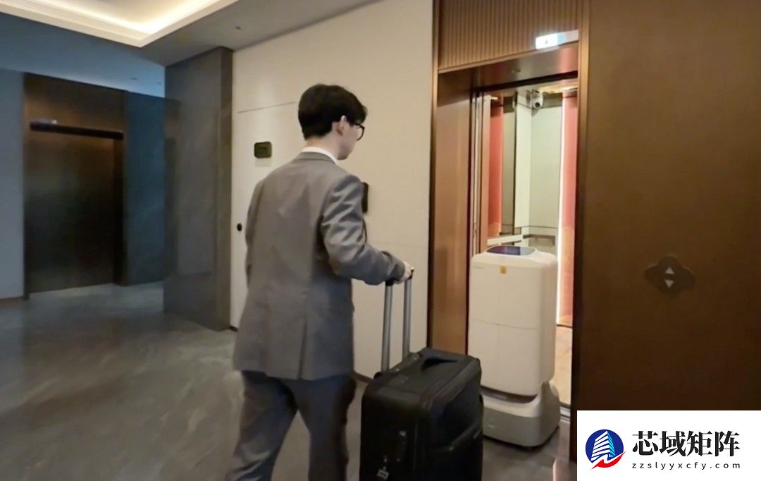 普渡机器人携手亚朵集团，以机器人技术引领酒店服务新纪元