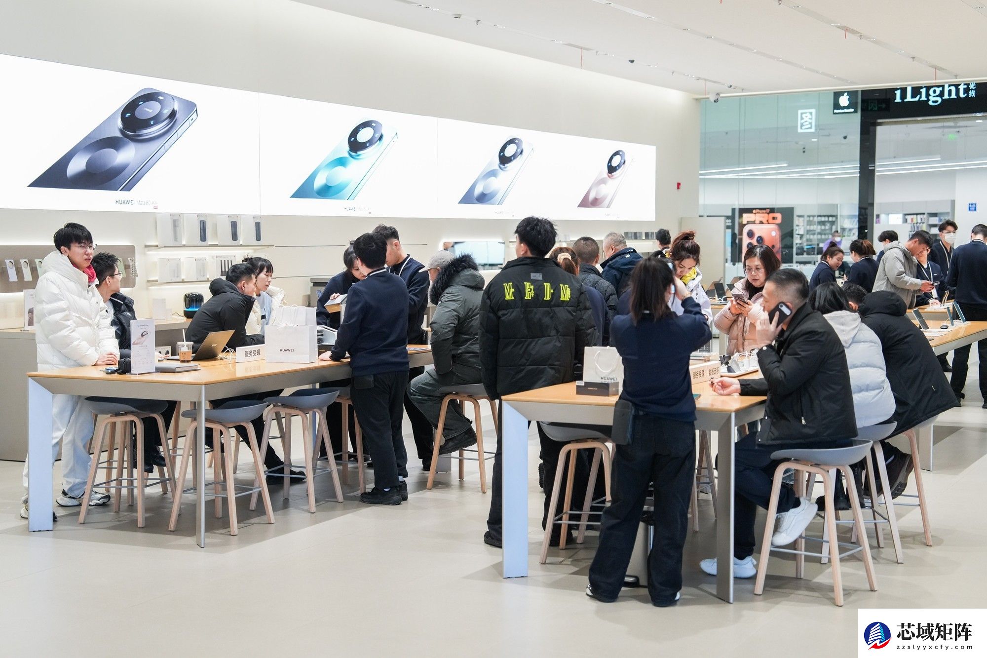 华为Mate80系列首销即热销，鸿蒙生态实现成熟好用的关键一跃