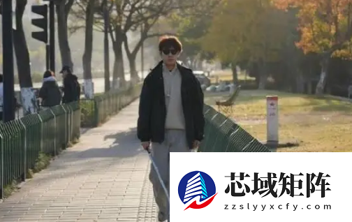 国内首款AI助盲眼镜发布：基于通义千问打造 支持出行避障、找物读物