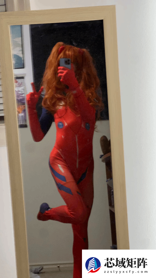 国外小哥COS明日香身材吸睛 网友狂夸：也不是不行