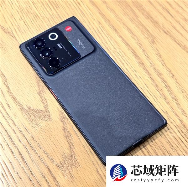 努比亚首款大折叠！努比亚Fold发布：8150元起