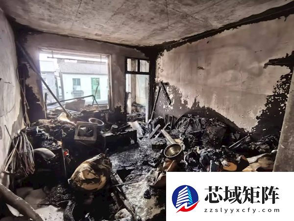 多个插线板串联宛如蜘蛛网 浙江一出租房烧了个精光