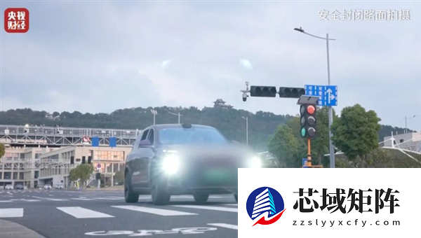 央视实测智驾神器不可靠：闯红灯、撞栅栏、毁气囊