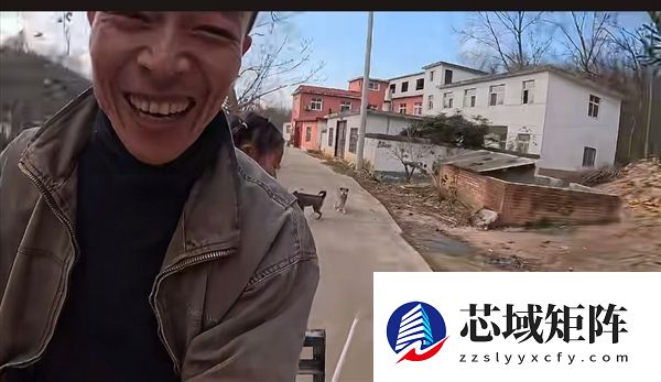 骑车怕被狗追？男子发明两代车载打狗棒 网友：实用又搞笑 