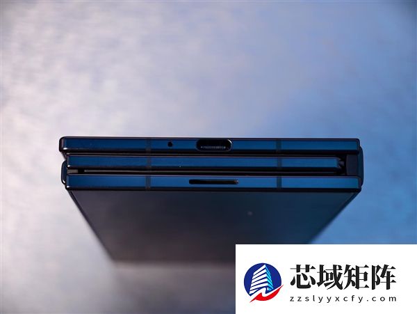 19999元起！三星Galaxy Z TriFold国行真机上手：手机瞬间变10英寸平板