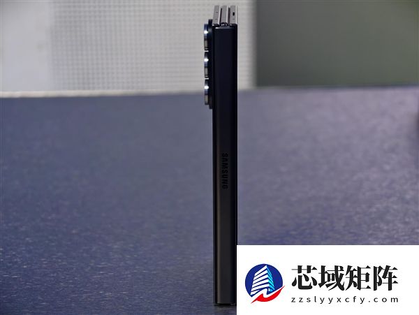 19999元起！三星Galaxy Z TriFold国行真机上手：手机瞬间变10英寸平板