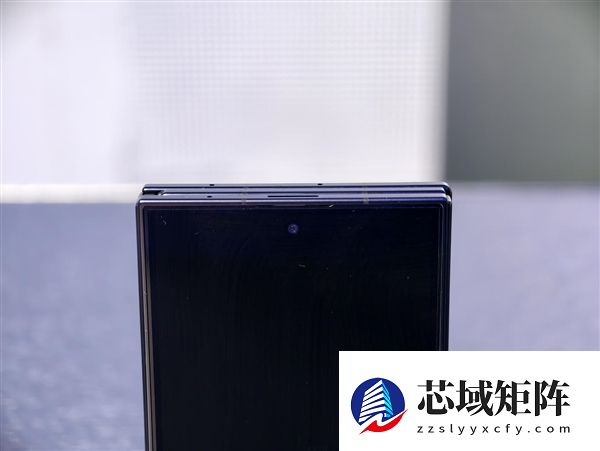 19999元起！三星Galaxy Z TriFold国行真机上手：手机瞬间变10英寸平板