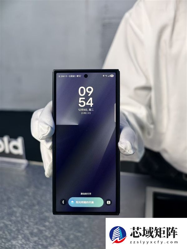 19999元起！三星Galaxy Z TriFold国行真机上手：手机瞬间变10英寸平板