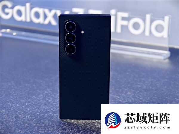 19999元起！三星Galaxy Z TriFold国行真机上手：手机瞬间变10英寸平板