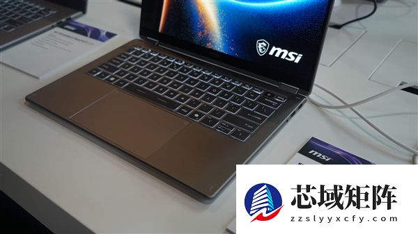 微星展示全球首批Panther Lake笔记本：记者上手连连惊呼