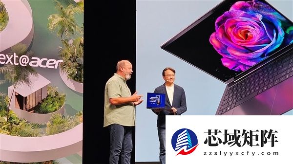 微星展示全球首批Panther Lake笔记本：记者上手连连惊呼