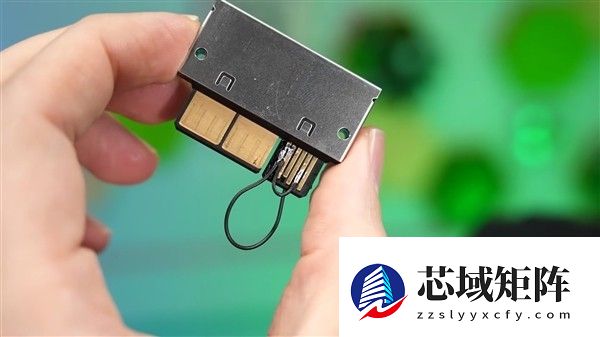 超频玩家单线供电点亮750W RTX 5090