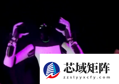 特斯拉Optimus机器人演示时摔倒 手忙脚乱“摘VR头显”露了馅