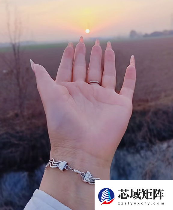 女子长12根手指自称灵活好用:吸粉超百万成大网红