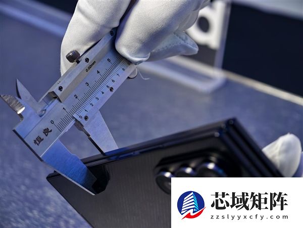 19999元起!三星Galaxy Z TriFold国行真机上手:手机瞬间变10英寸平板