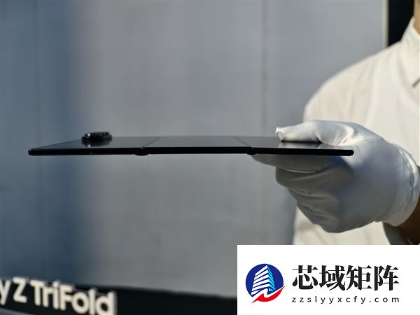 19999元起!三星Galaxy Z TriFold国行真机上手:手机瞬间变10英寸平板