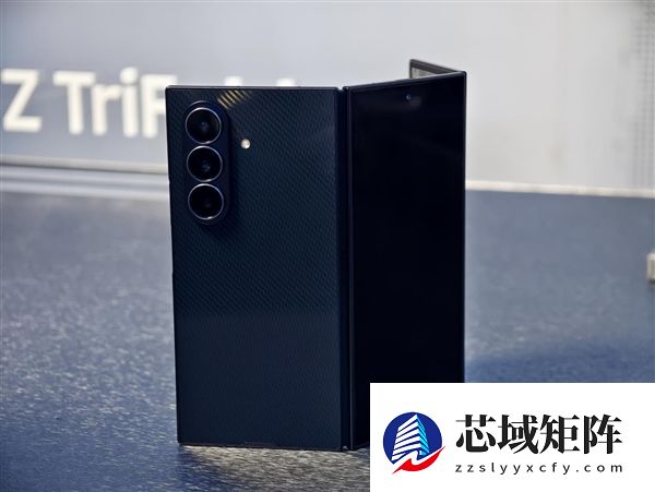 19999元起!三星Galaxy Z TriFold国行真机上手:手机瞬间变10英寸平板