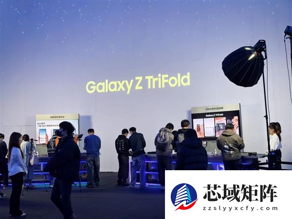 19999元起!三星Galaxy Z TriFold国行真机上手:手机瞬间变10英寸平板