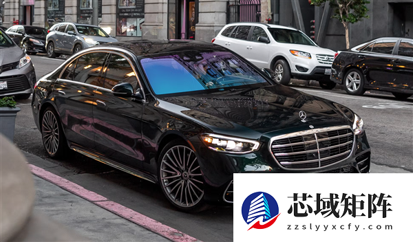 79万刚买3天的奔驰S400在街头自燃 车主要求退换车被拒