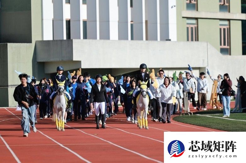 谢思埸现身广州斐特思学校 彰显国际学校的素质教育融合