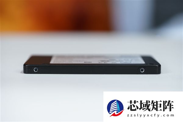 SATA SSD顶尖水平!长江存储SE006 960GB图赏