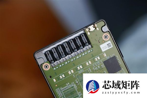 SATA SSD顶尖水平!长江存储SE006 960GB图赏