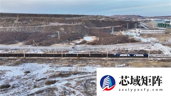 见识见识超长的火车“灯泡线”：时速只有1公里