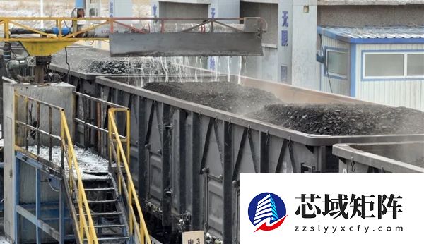 见识见识超长的火车“灯泡线”：时速只有1公里