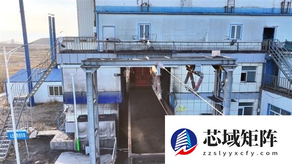 见识见识超长的火车“灯泡线”：时速只有1公里