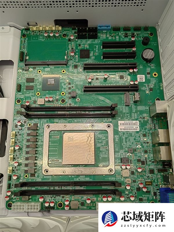 真正自主龙芯授权！俄罗斯全新CPU首次公开：最高64核心2.0GHz