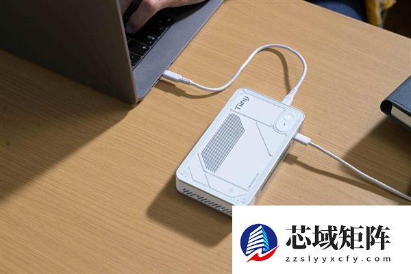 吉尼斯认证全球最小迷你AI超算发布！搭载12核CPU+80GB内存