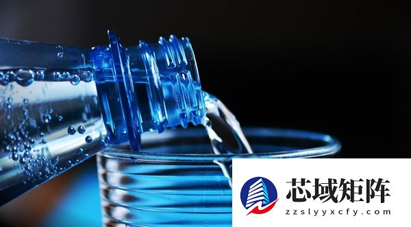 原味癖吗 粉丝把何炅喝过的水保存了20年遭吐槽