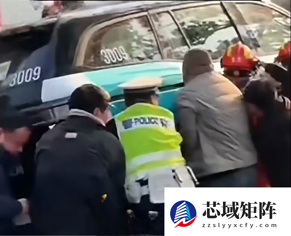 哈啰双线翻车：电动车大规模断服 Robotaxi当街撞人