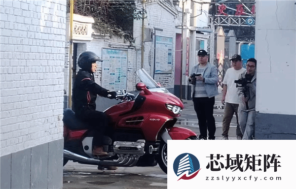 长城首款水平对置8缸摩托车震撼问世
