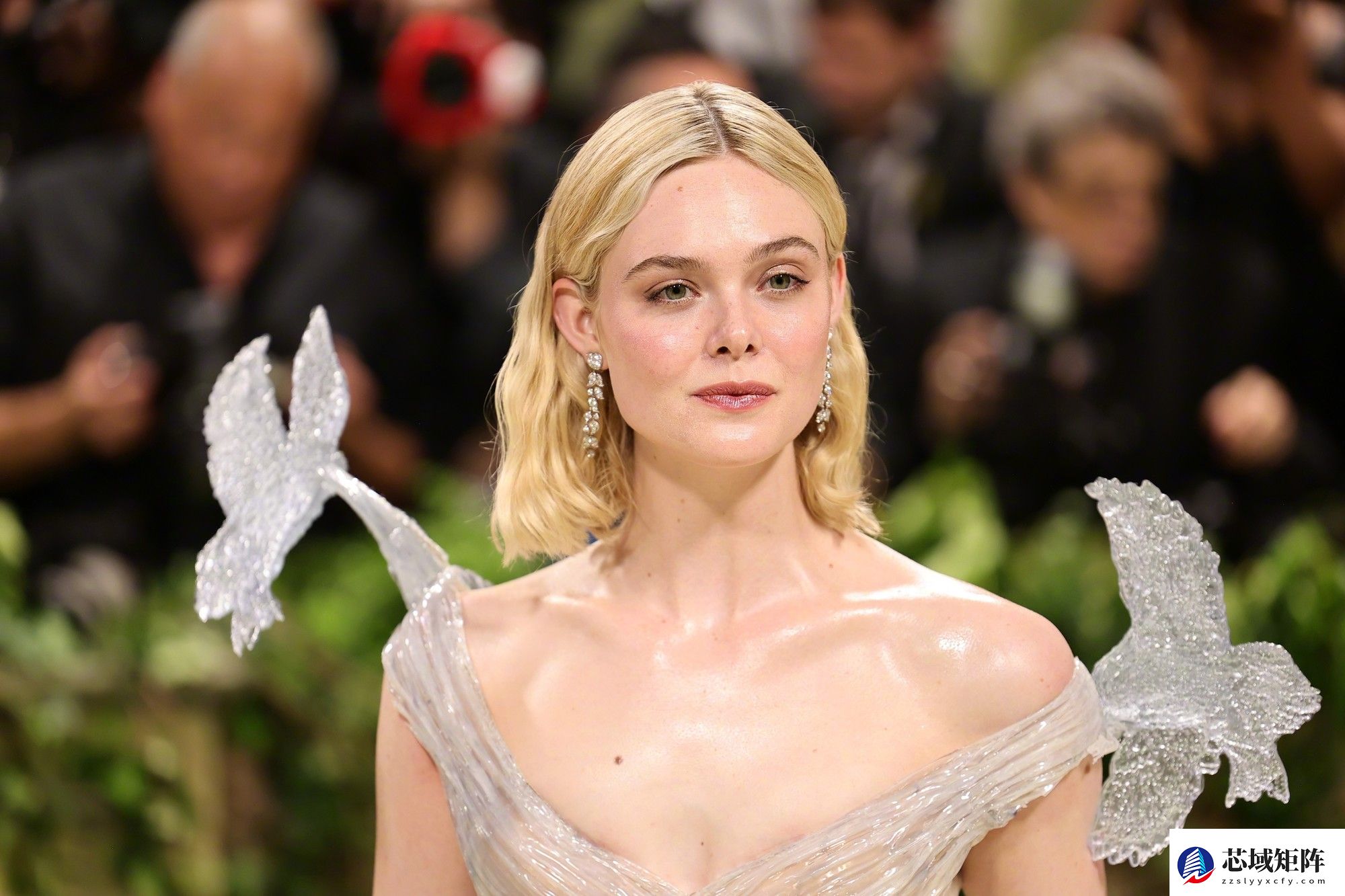 死亡搁浅2女主艾丽·范宁惊艳晚礼服造型
