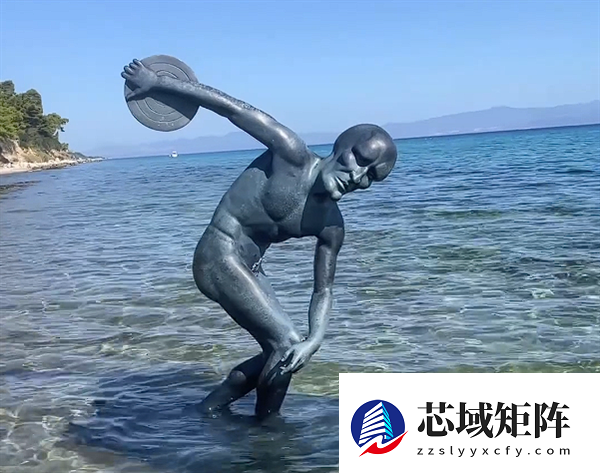为迷惑后世考古学家 男子订做章鱼哥版 “掷铁饼者” 青铜像沉到海底