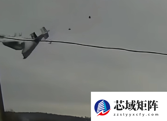 机龄超50年 俄罗斯安-22运输机坠毁画面曝光：空中直接折成两截