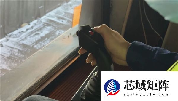 见识见识超长的火车“灯泡线”：时速只有1公里