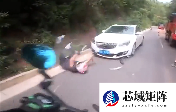 狂飙169km/h 两男子骑摩托竞速还多次逆行超车：被撞到沟里