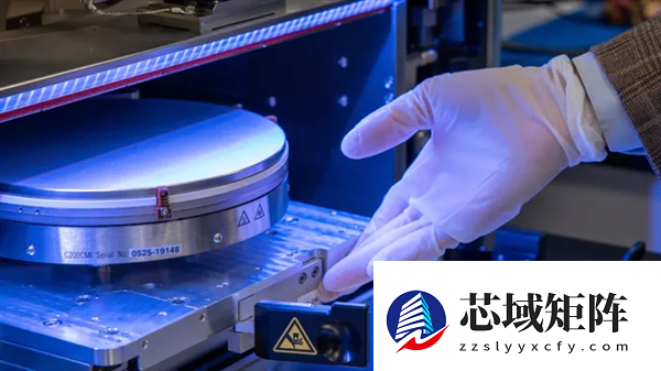 芯片不再“躺平”！美国团队造出首颗单片3D芯片：性能4倍跨越