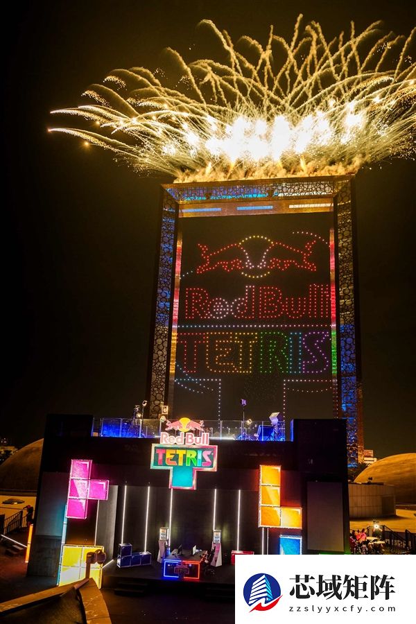 真正的赛博朋克！2800架无人机迪拜夜空拼出全球最大俄罗斯方块