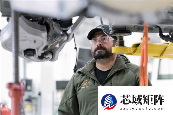 法拉第未来晒FX Super One工厂组装现场 网友：纯手搓 草台班子