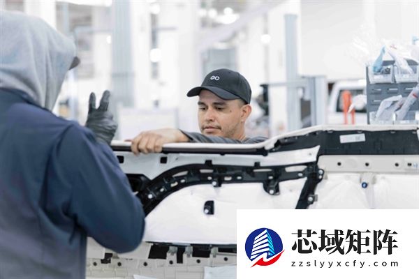 法拉第未来晒FX Super One工厂组装现场 网友：纯手搓 草台班子